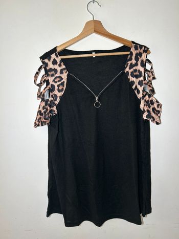 Top noir 2XL avec épaules léopard et zip tendance