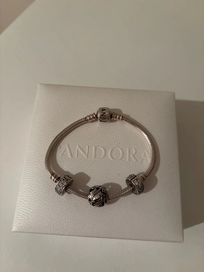 Bracelet femme pandora + 3 breloques neuf