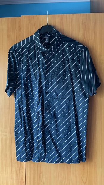 Chemise à manches courtes rayée noire et blanche