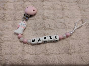 Attache tétine chat