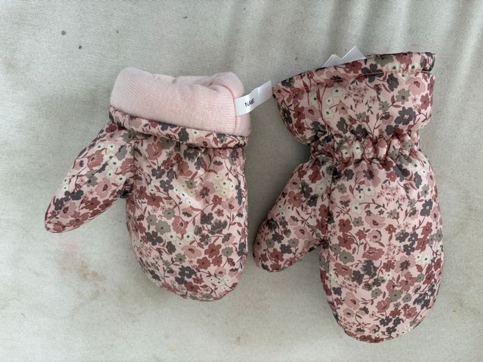 Moufles fleuries roses 110/128