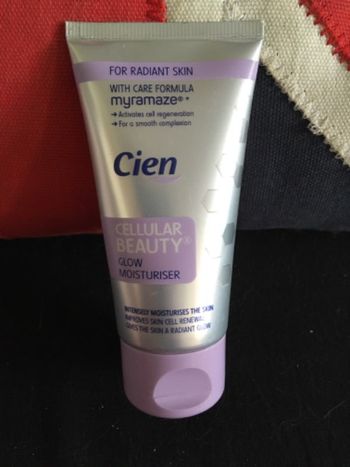 Soin hydratant glowy aux micro nacres neuf