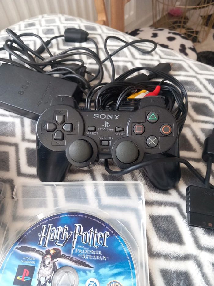 PlayStation 2 slim avec une manette et un jeu harry potter prisonnier et azkaban - photo numéro 4