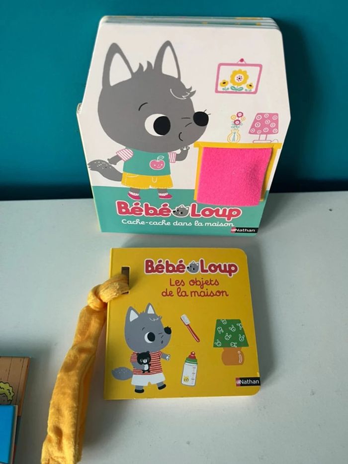 2 livres pour bébé bébé loup de Nathan neuf