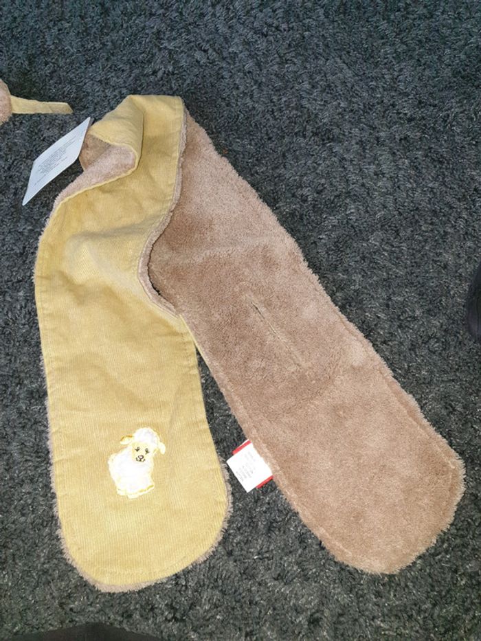 Lot neuf chapka écharpe et moufles Fisher Price - photo numéro 4