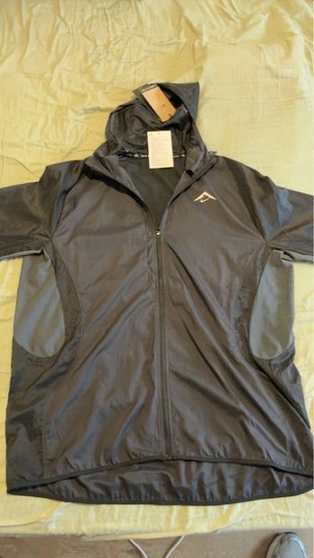 Veste coupe-vent Nike trail noire à capuche 