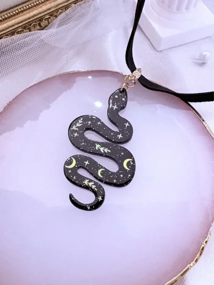 Collier ras de cou avec bijoux serpent Witch - photo numéro 4