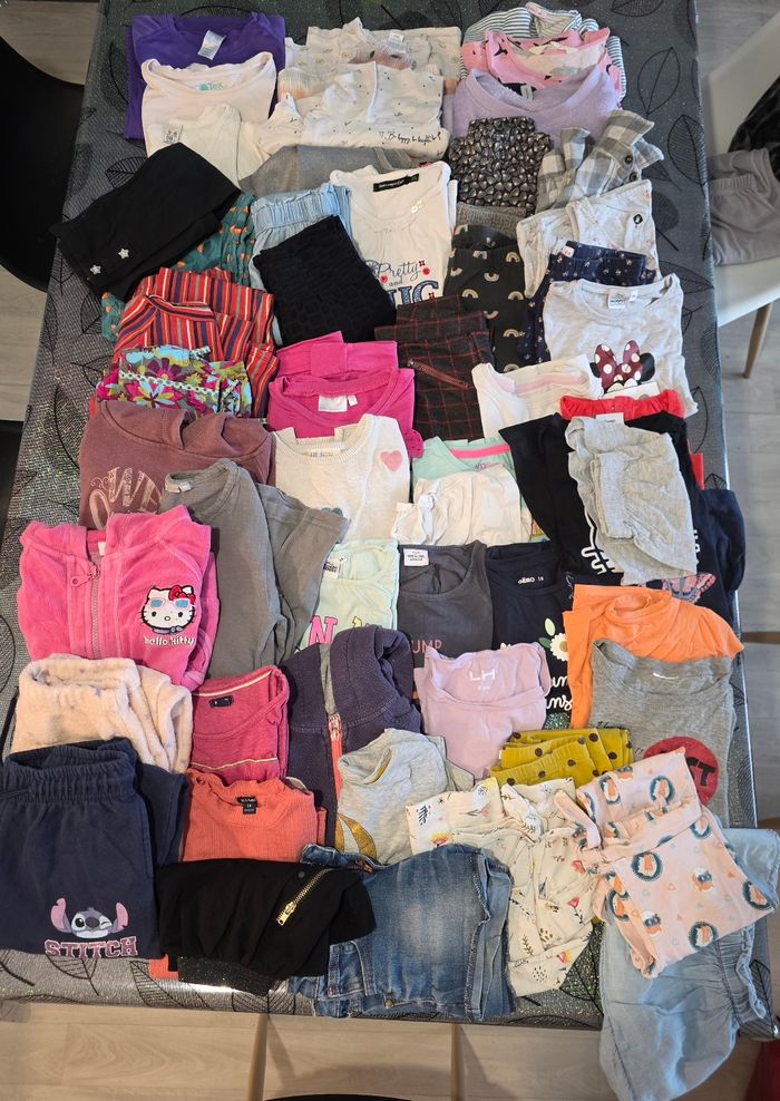 Lot 59 vetements fille. Taille 5/6 ans .