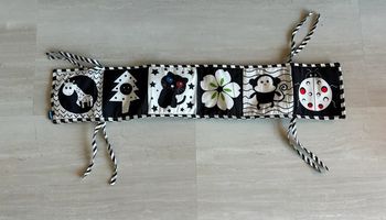 Livre dépliant noir et blanc