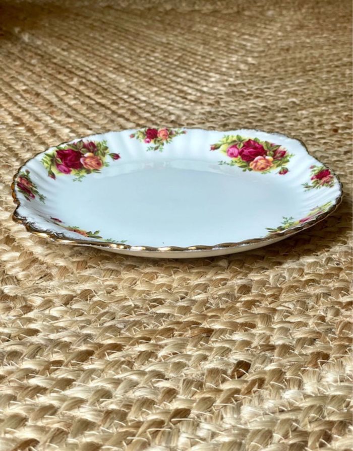 Plat rond en porcelaine Royal Albert - photo numéro 2