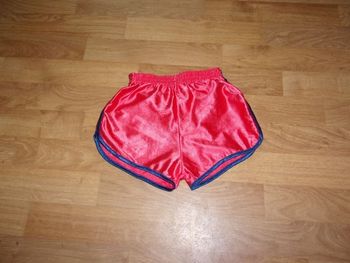 Short satiné mixte rouge liseré bleu marine taille 8 ans NEUF