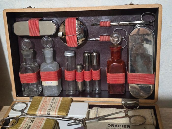 Valise / boîte pharmacie ancienne.  Collection - photo numéro 13