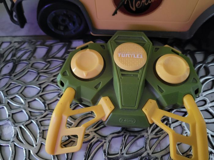 Voiture tortue ninja tèlècommandè - photo numéro 2