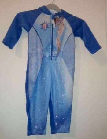 Combinaison pyjama reine des neiges taille 3 ans