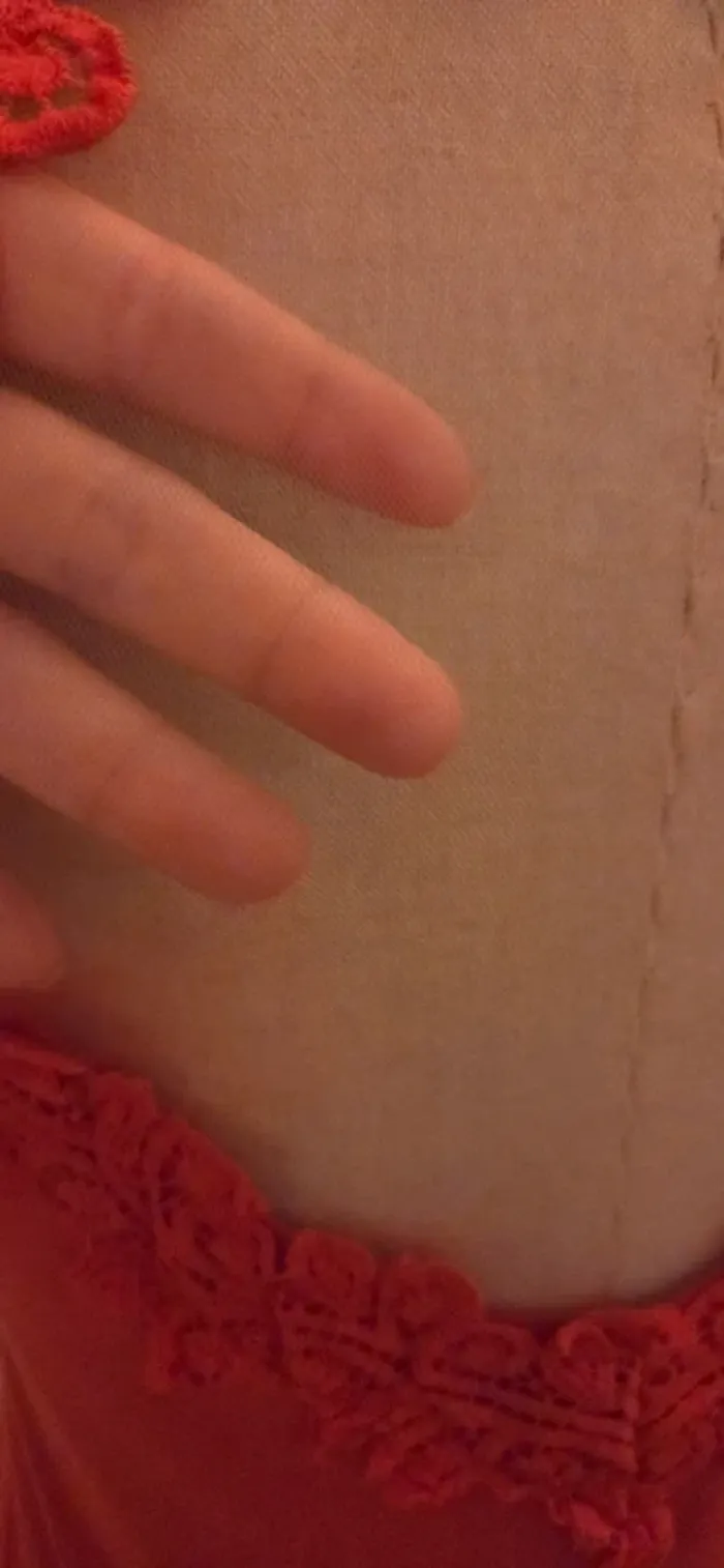 Haut rouge élégant avec dentelle ajourée – Taille M/L - photo numéro 8