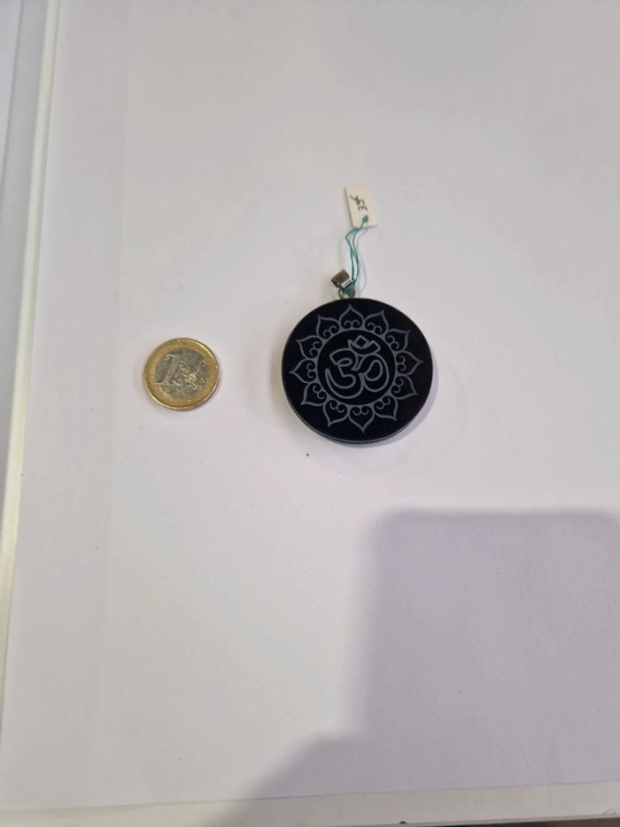 Pendentif obsidienne noire symbole ôm