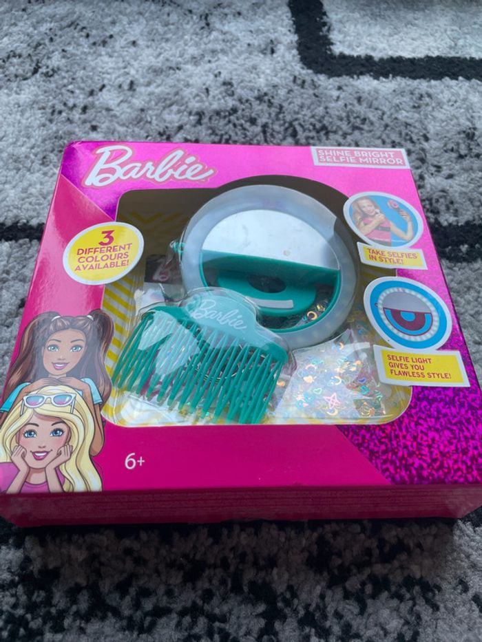 Coffret Barbie contenant un miroir selfie,  des stickers, 1 barette - photo numéro 2