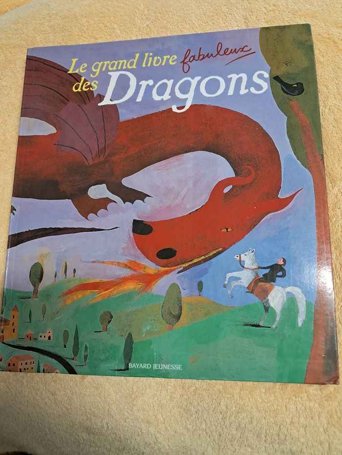 Livre Le grand livre fabuleux des dragons