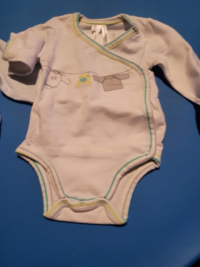 2 bodies manche longue 3 mois - photo numéro 3