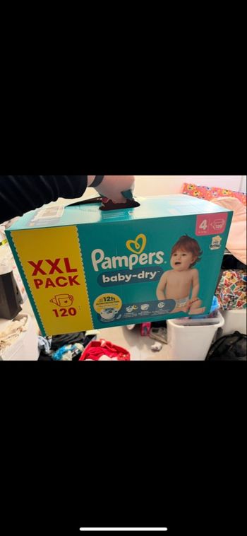 Carton couche taille 4 Pampers 