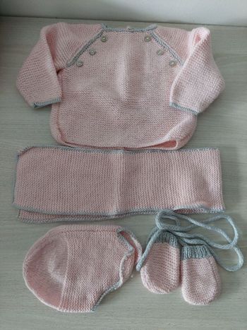 Ensemble pull écharpe bonnet et gants
