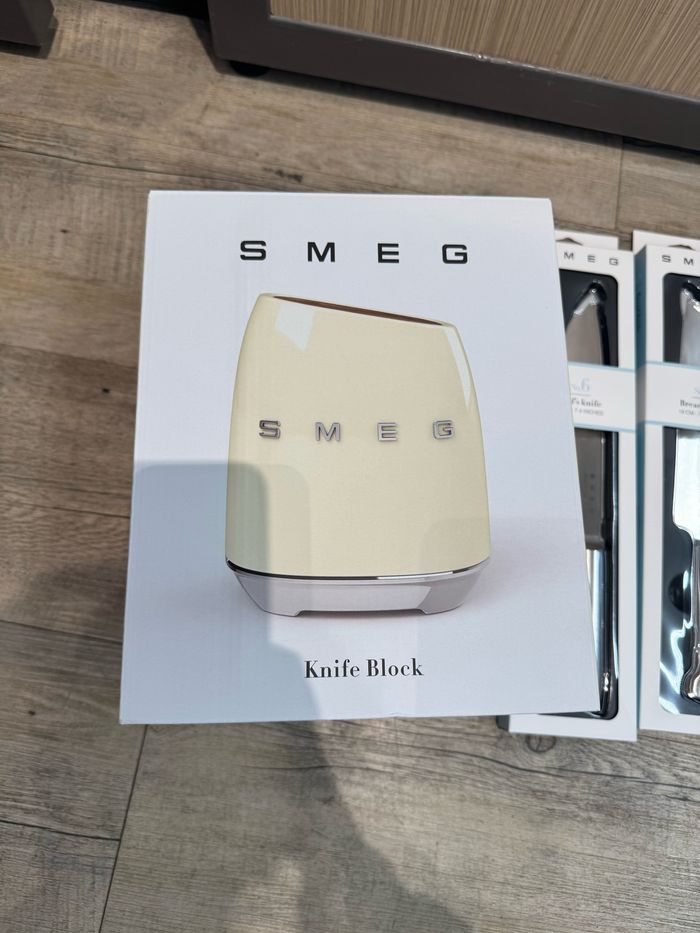 Porte couteaux avec ses 6 couteaux en acier allemand- SMEG - photo numéro 3