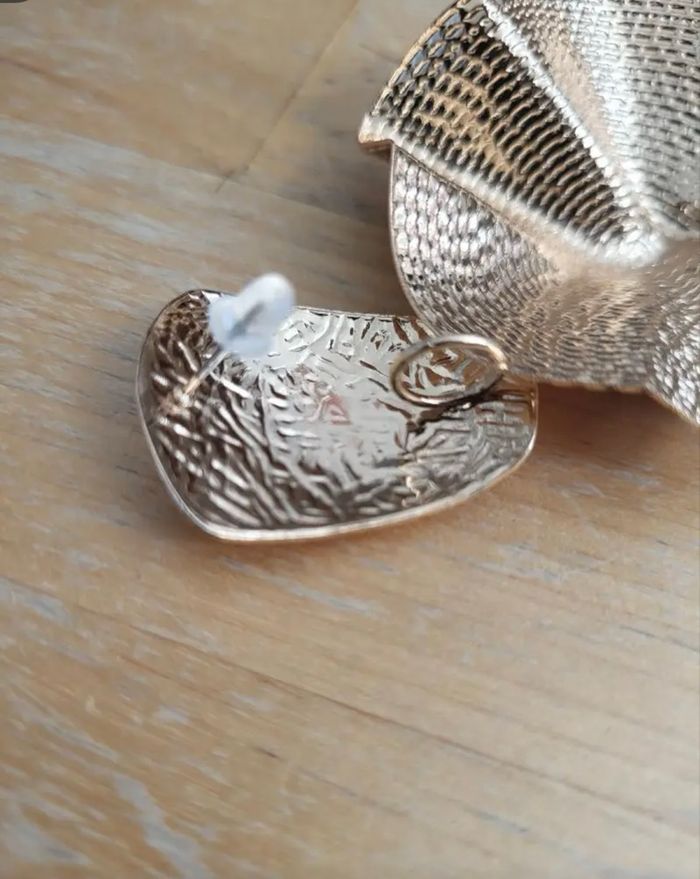 Belles boucles d’oreilles NEUVES pour femme couleur doré - photo numéro 10