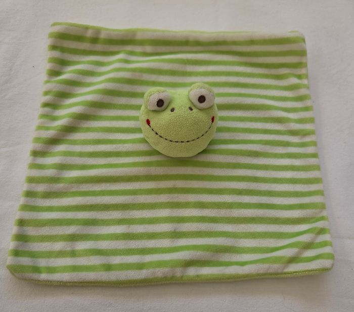 Doudou grenouille carré plat vert et blanc rayé- Shenzhen