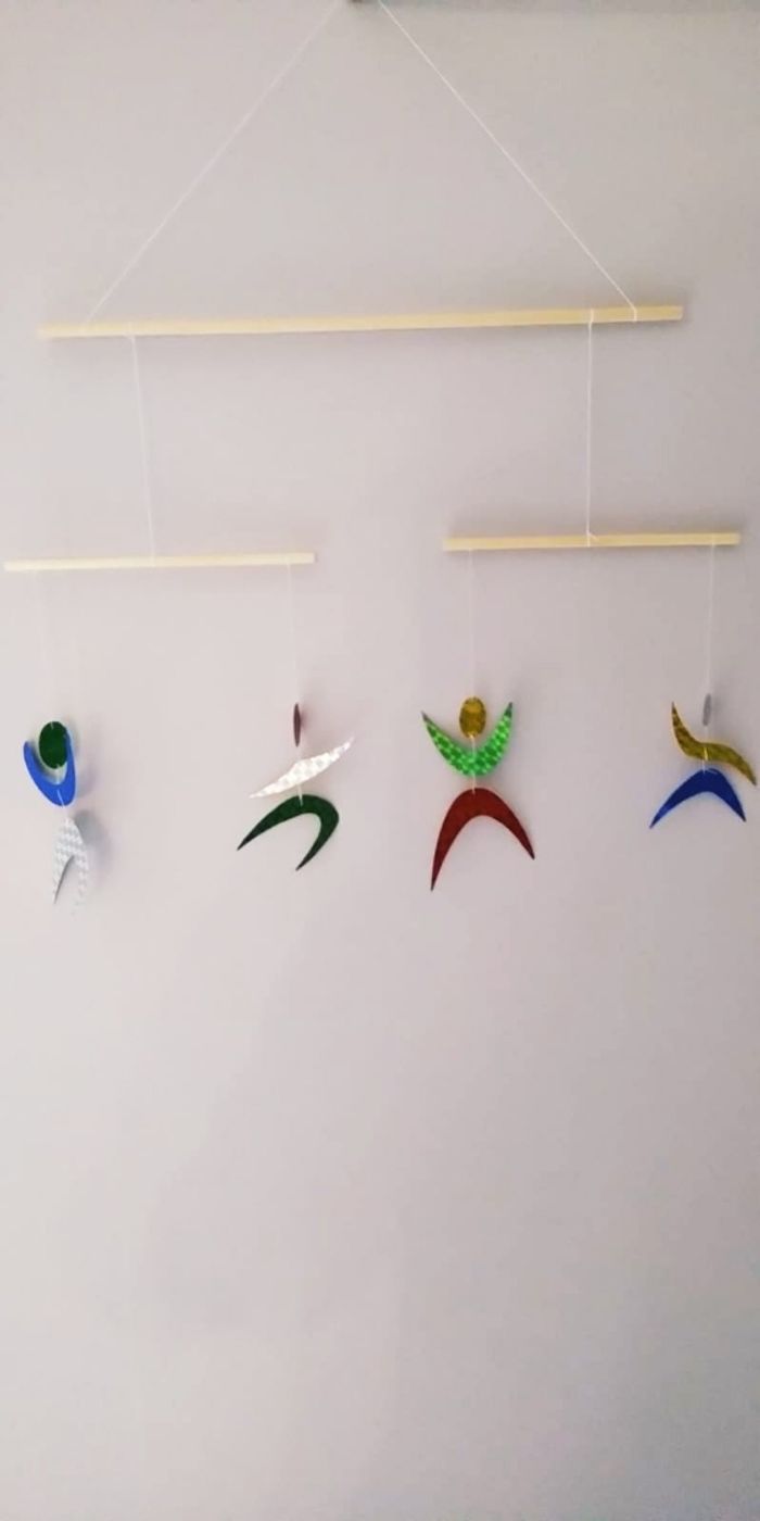 Neuf mobile des danseurs Montessori