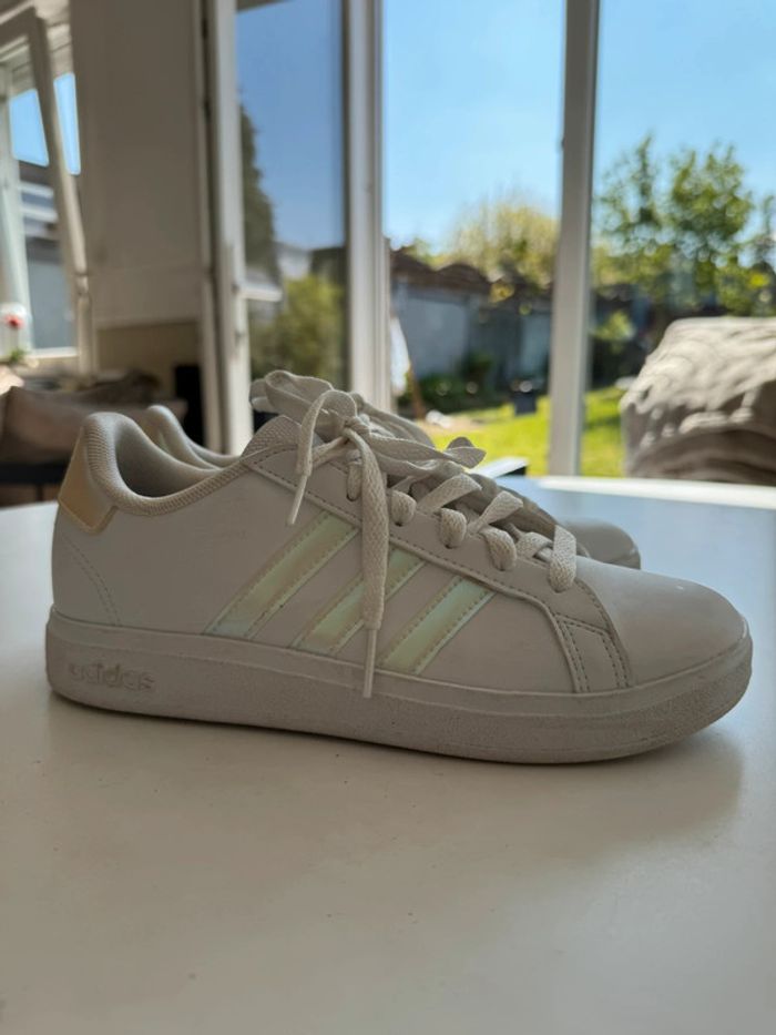 Baskets Adidas blanches taille 36 – Très bon état - photo numéro 3