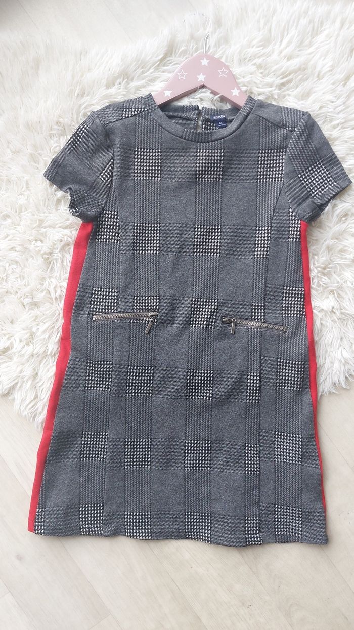 Robe grise et rouge 8 ans kiabi