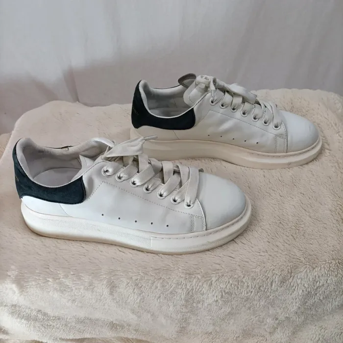 Baskets Alexander McQueen blanches et noir marine cuir pointure 41 tendance - photo numéro 9