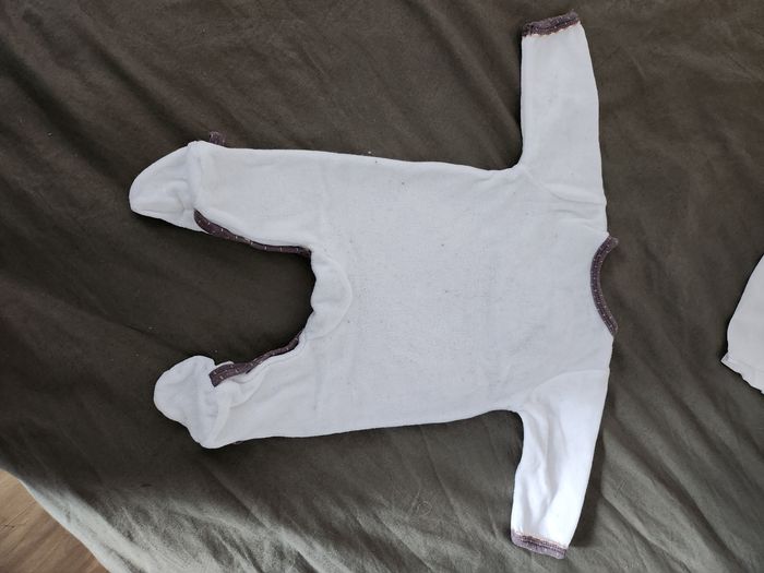 Pyjamas 1 mois - photo numéro 2