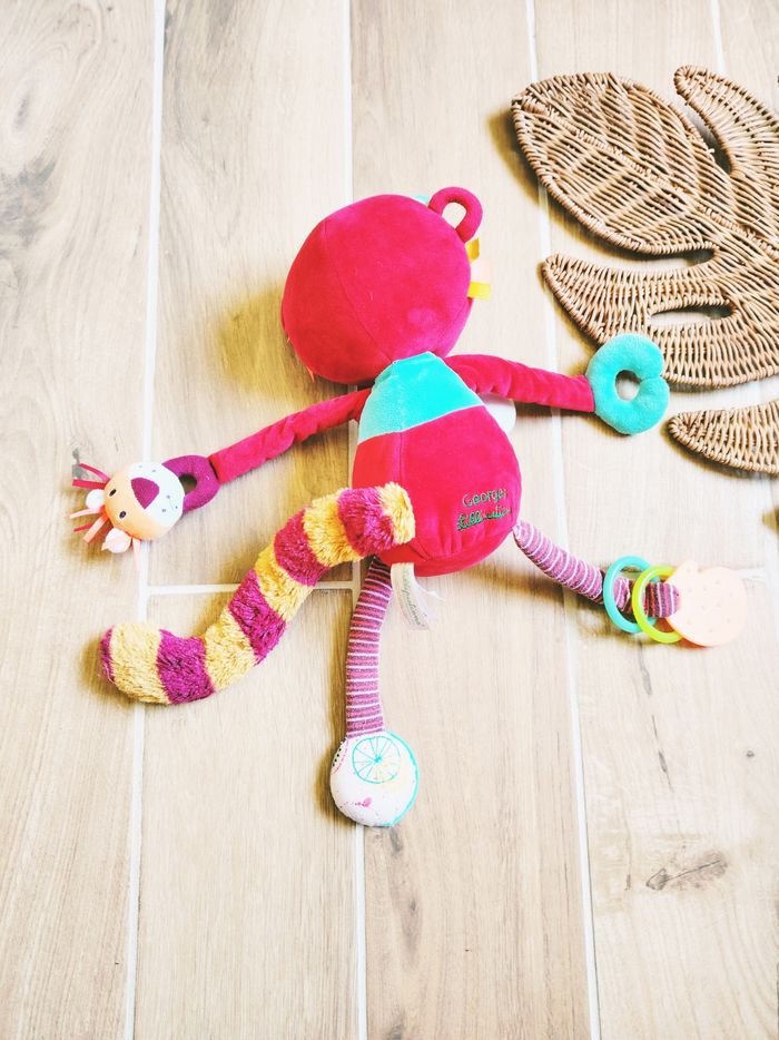 🦨Peluche doudou multi activités sensorielles Georges le Lemurien marque Lilliputiens - photo numéro 6