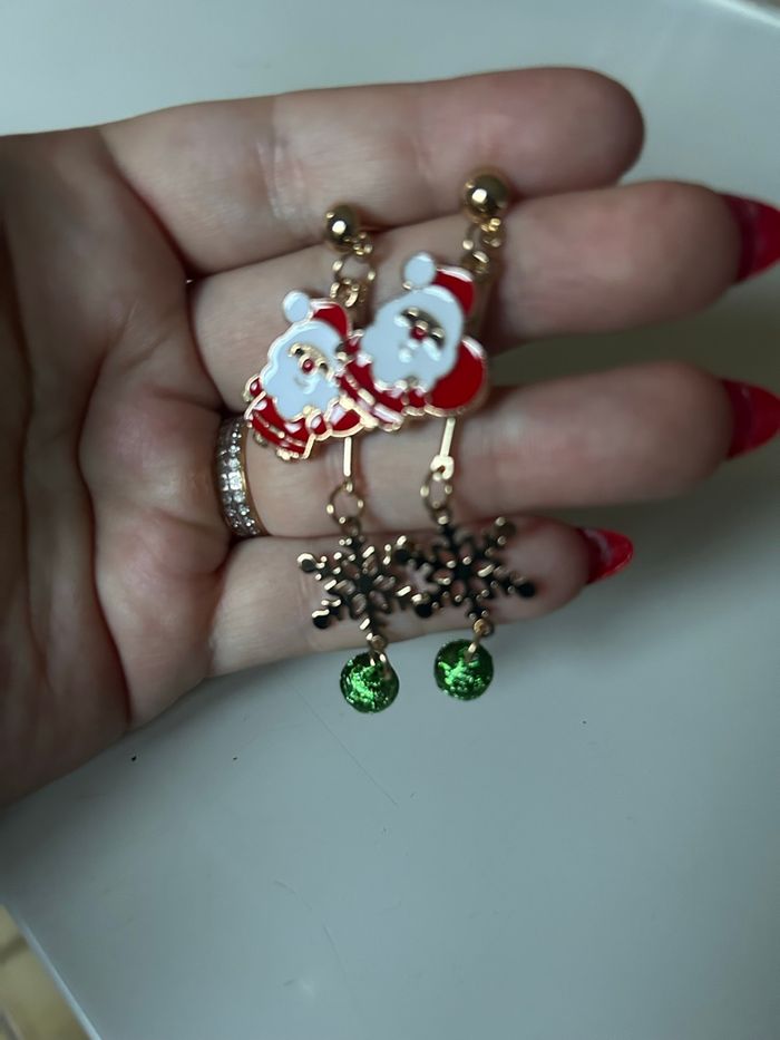 Boucles d’oreilles pendantes NEUVES thème de Noël couleurs rouge, doré et vert - photo numéro 3