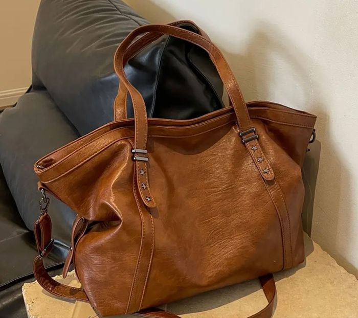 Craquez pour ce grand sac aux tendances vintage rétro chic étoiles