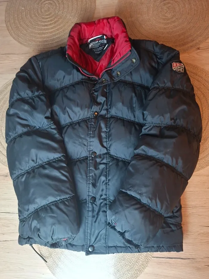 Doudoune Tommy Hilfiger Denim – Noire & Rouge – Taille M