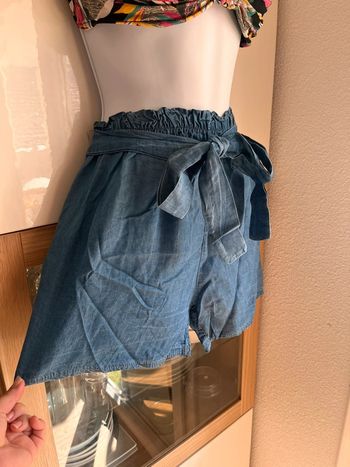 Short léger avec ceinture taille unique