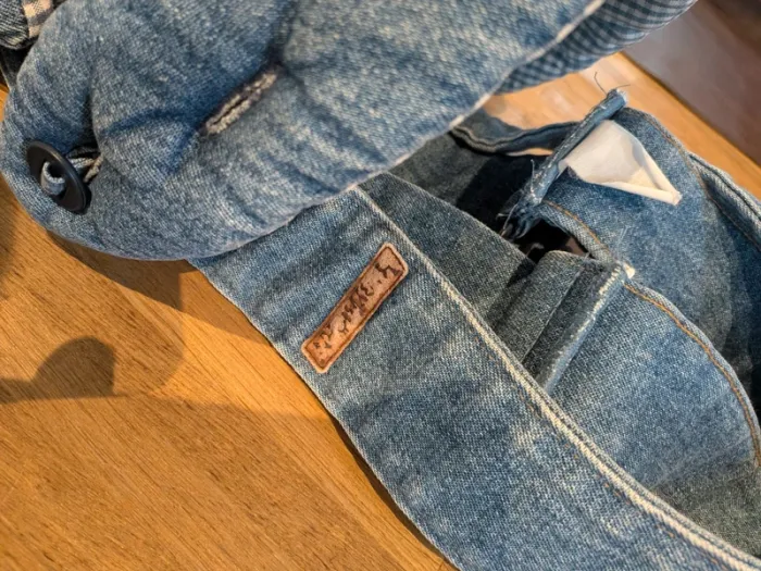 Porte bébé babybjorn en jean - photo numéro 8