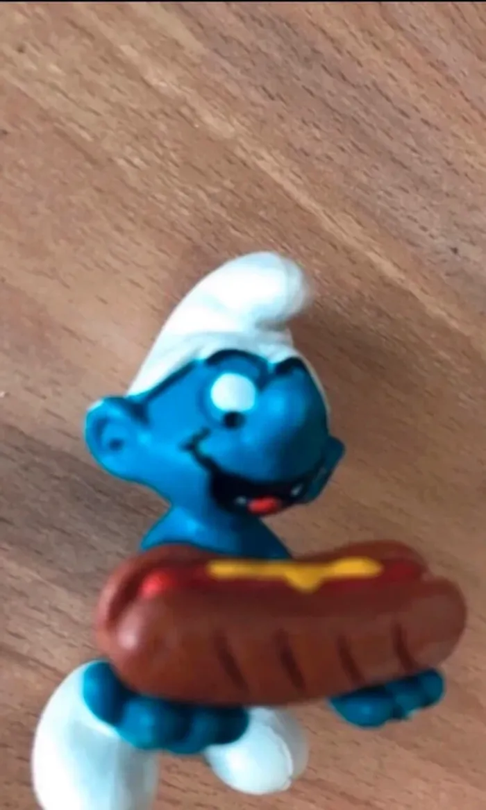 schtroumpfs figurine vintage tenant un hot-dog hauteur 5cm schleich - photo numéro 3