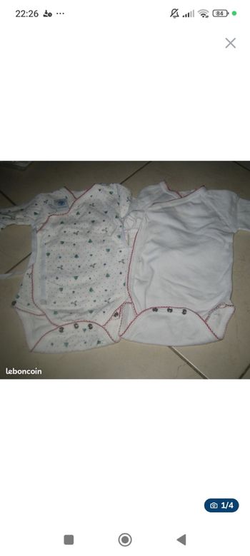 lot de 4 bodies neufs manches longues 6 mois thème noël