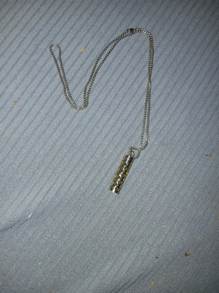 Collier travail à la  main