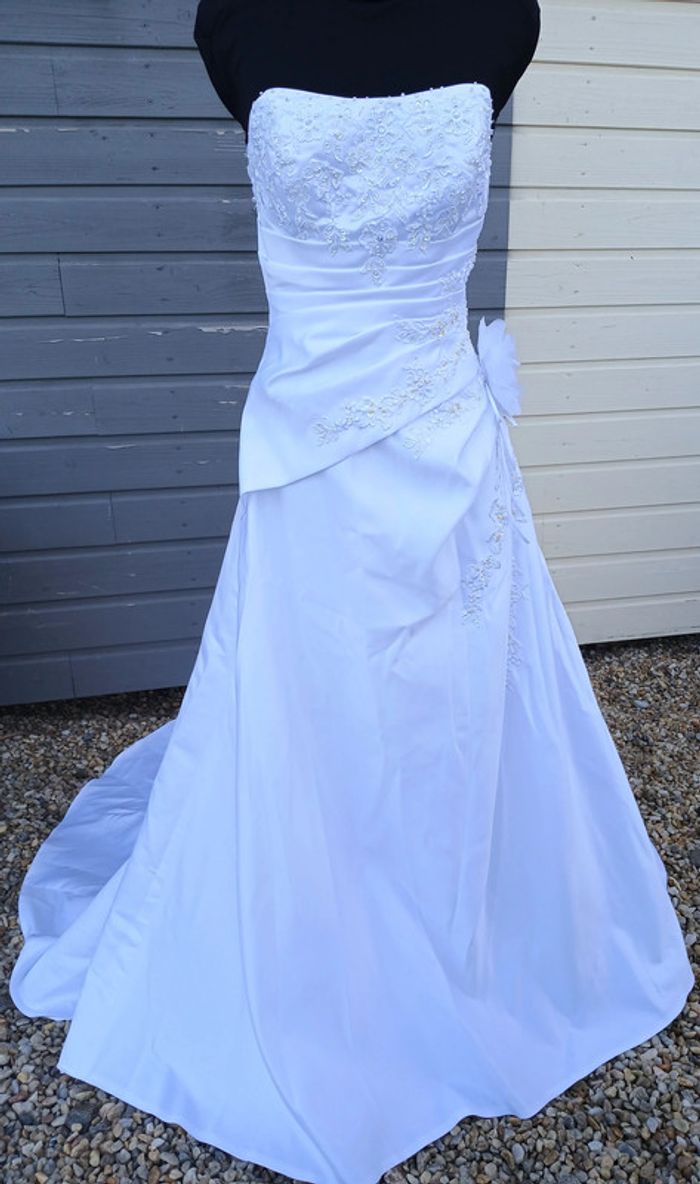 robe de mariée taille 38/40 - photo numéro 2