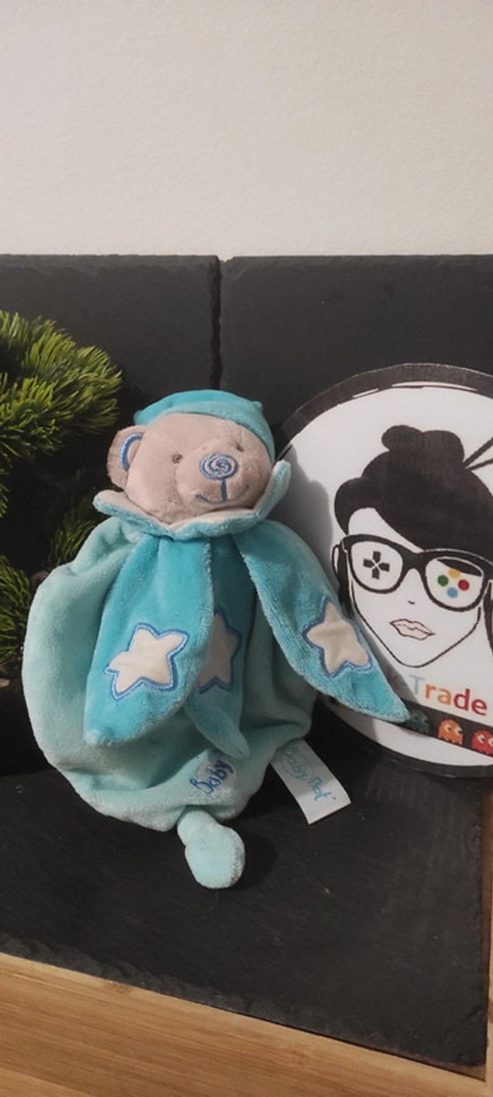 Doudou plat ours bleu Luminescent Baby Nat Etoiles bn747 bonnet blanc