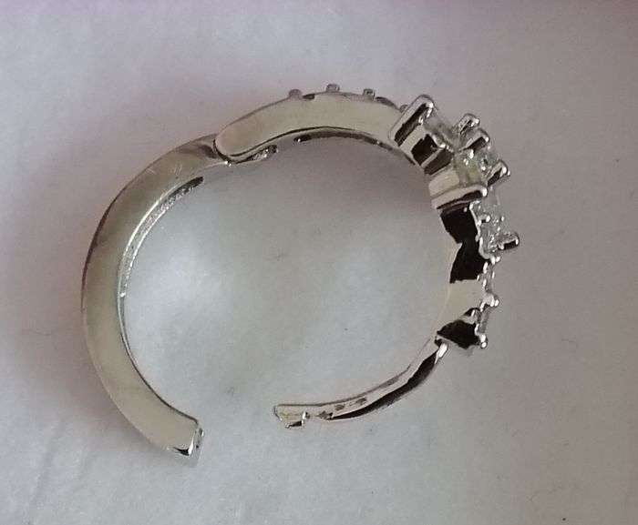 Vends 1 boucle d’oreille argent - photo numéro 3