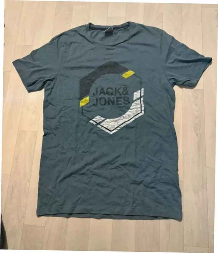T-shirt M jack and Jones vert manches courtes très bon état