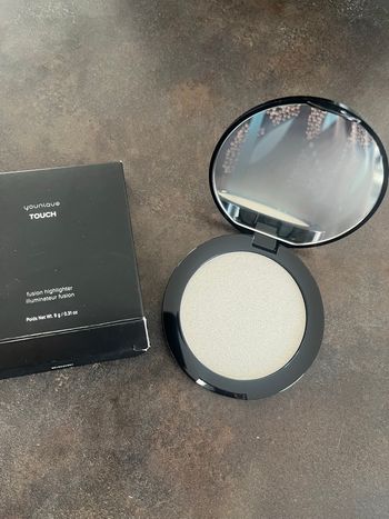 Illuminateur frosty Younique 