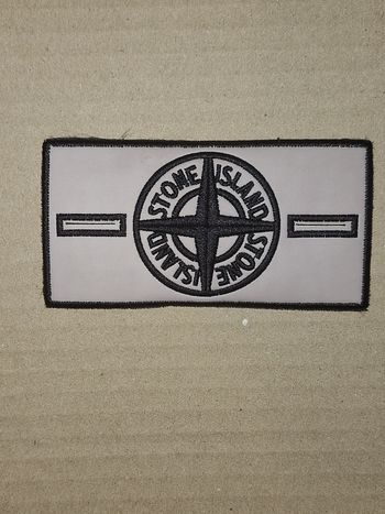 1 thermo Patch Stone Island blanc + 2 boutons Stone Island