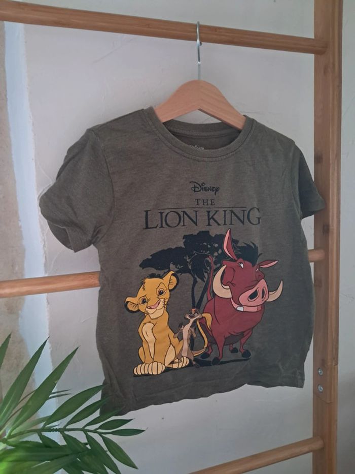 Tee shirt roi lion kaki 4 ans 104cm tbe