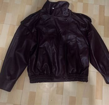 Veste en cuir bordeaux style Zara
